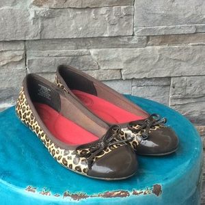 Size 6 women’s Sperry top spider flat